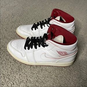 Jordan Retro Mid White Gym Red
